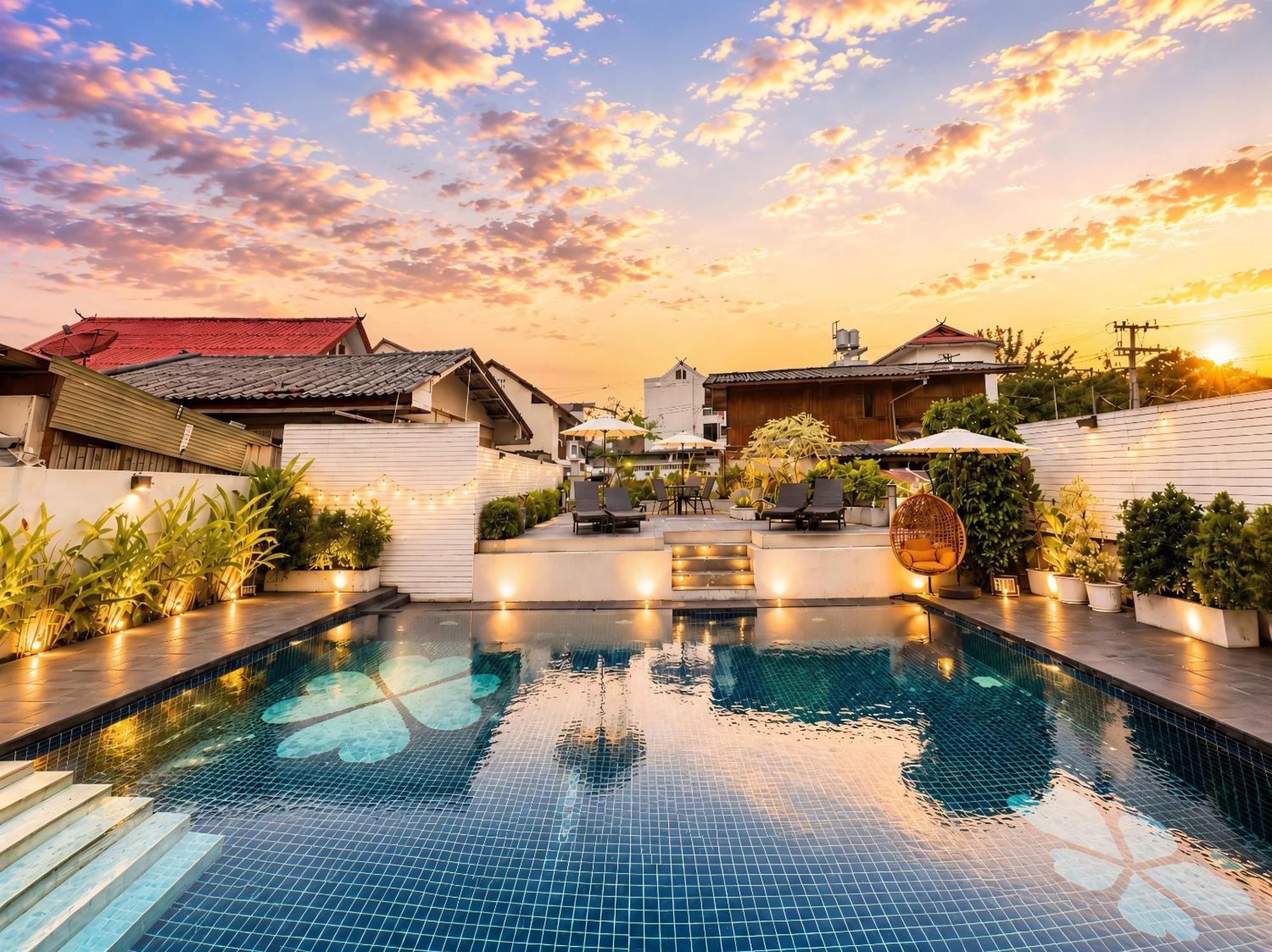 The White House Rachamankha - Adults Only Hostel - Chiang Mai — Photos 1